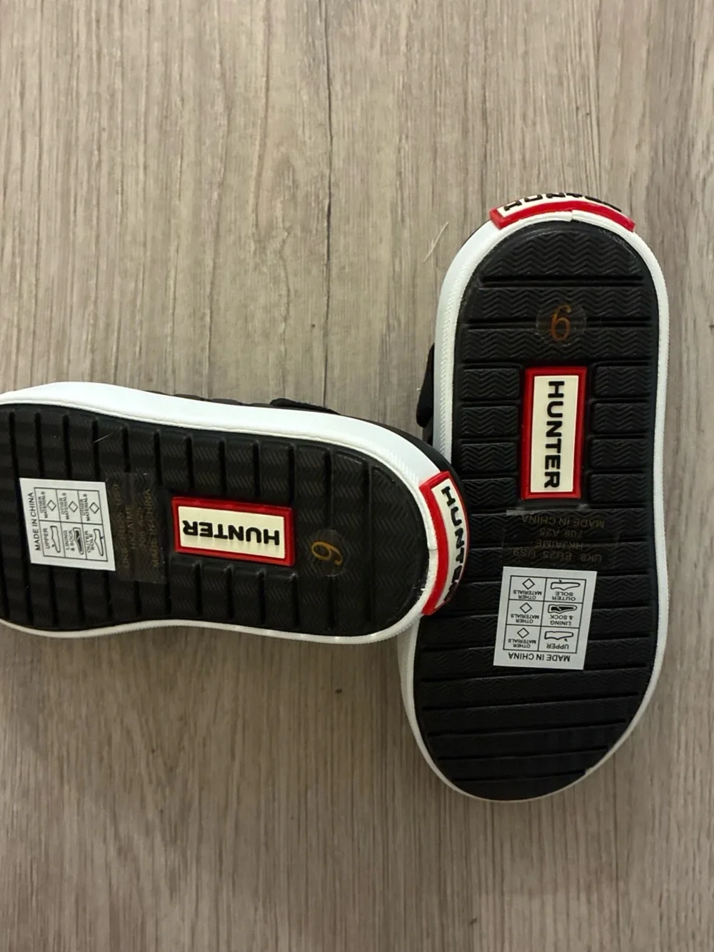 Hunter boys 9 Black & White Slip-On Clog Sneakers